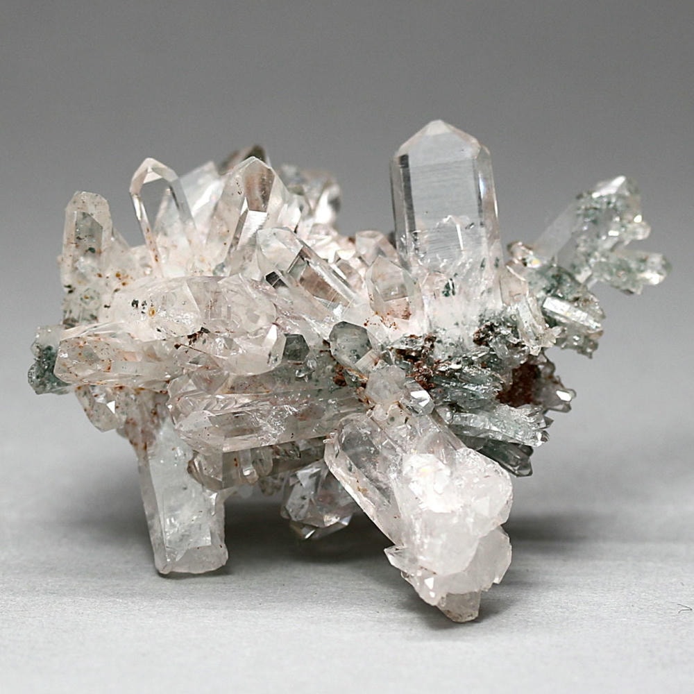 高品質++]コロンビア産水晶クラスター/ほんのりピンク＆クローライト