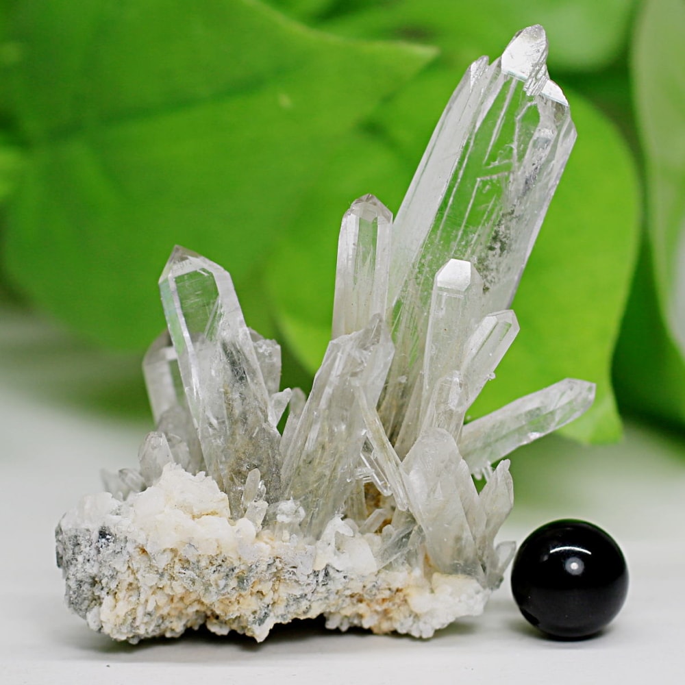 ガネッシュヒマール産ヒマラヤ水晶クラスター（角閃石入り原石