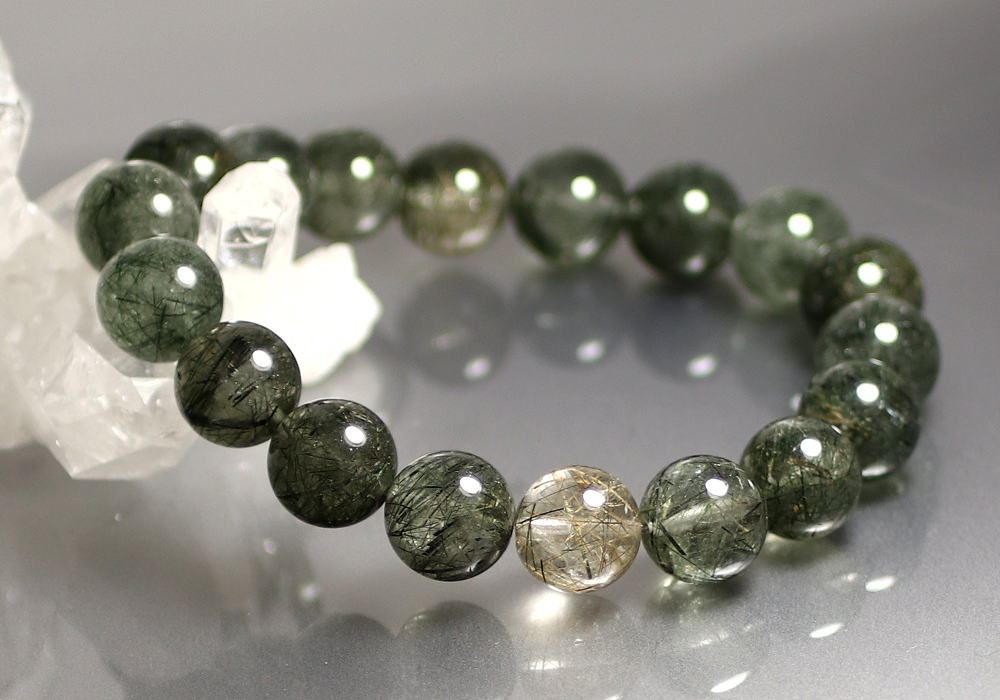 ガネッシュヒマール産]アクチノライト入りヒマラヤ水晶ブレスレット