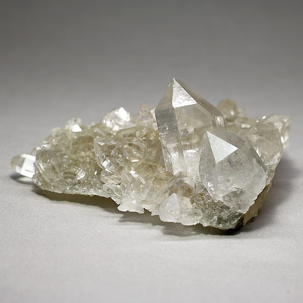 特別価格/高品質・マニカラン産]ヒマラヤ水晶クラスター/原石/淡い