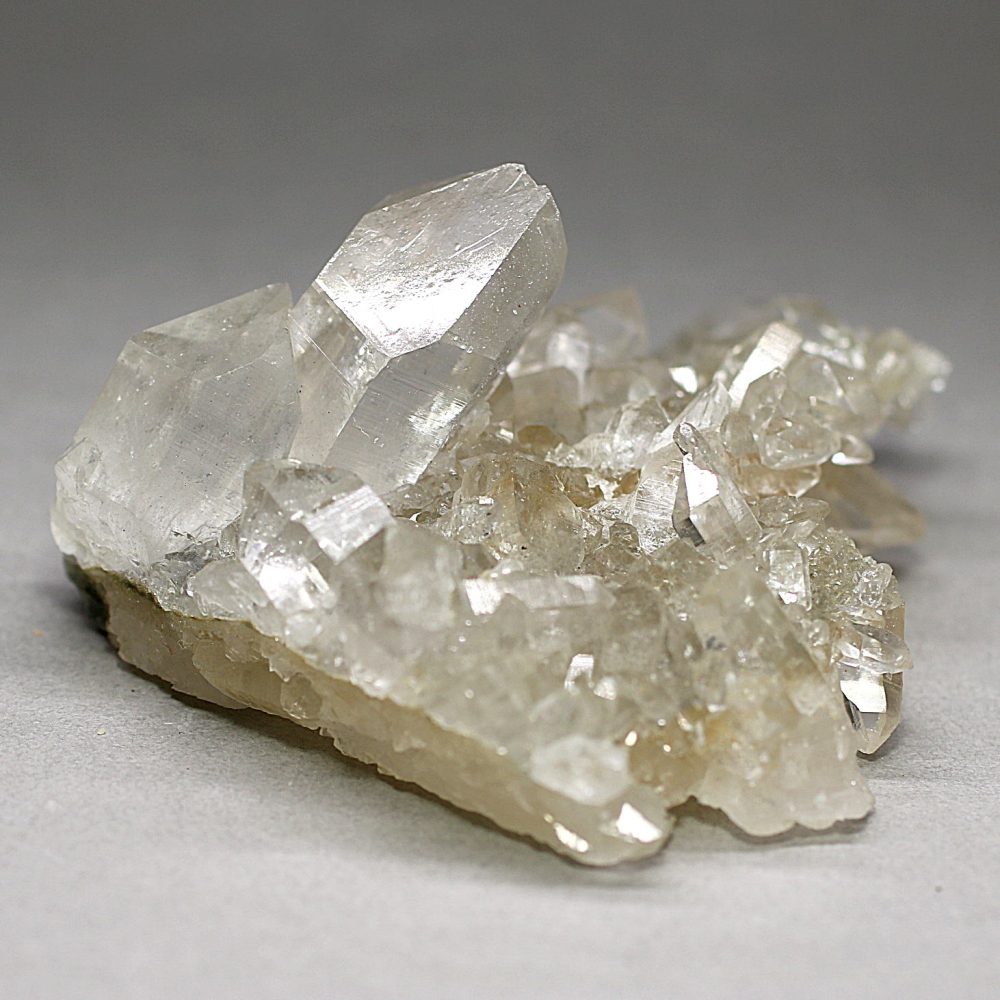 特別価格/高品質・マニカラン産]ヒマラヤ水晶クラスター/原石/淡い