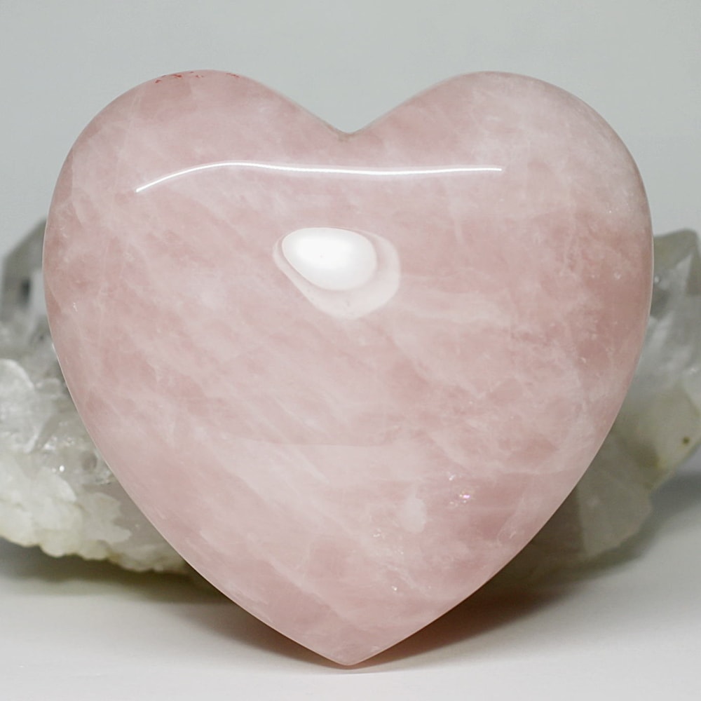 ブラジル産]ローズクォーツハート型磨き石（ハートシェイプオブジェ