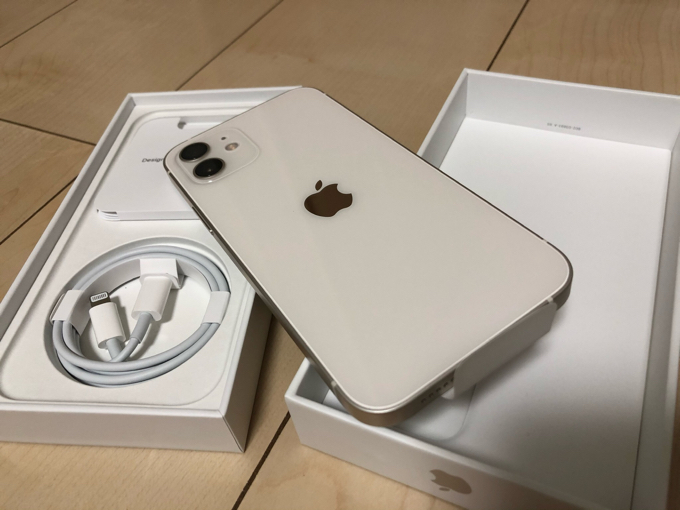 iPhone 12 128GB ホワイトモデルを購入 | とりこのすすめ