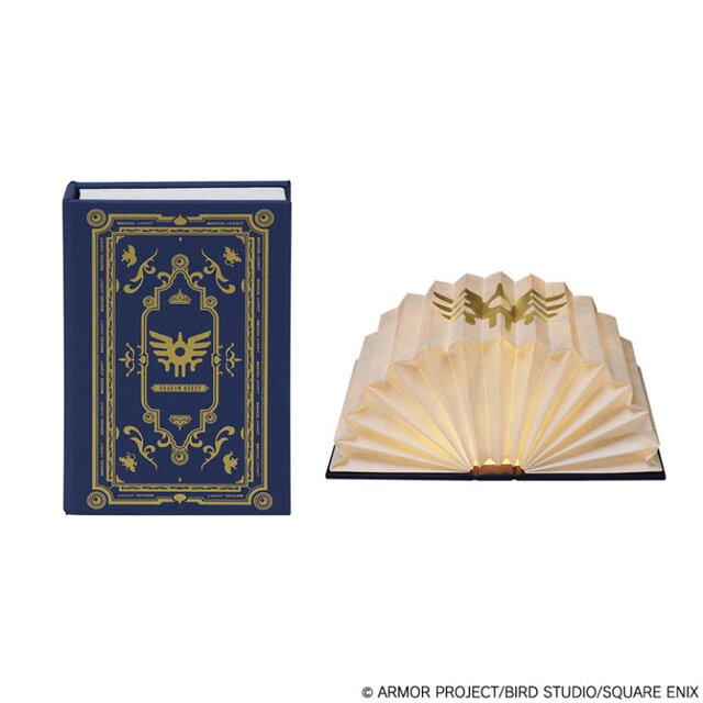 メタリックブルーに輝く「ロト装備」がクール！「ドラクエ ふくびき所