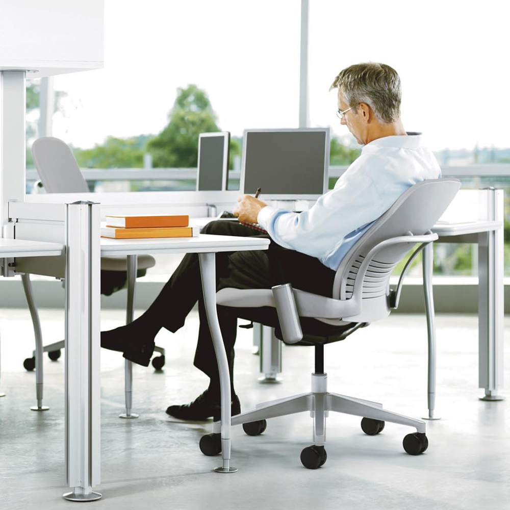 Steelcase（スチールケース）デスクチェア「リープチェア」ブラック色