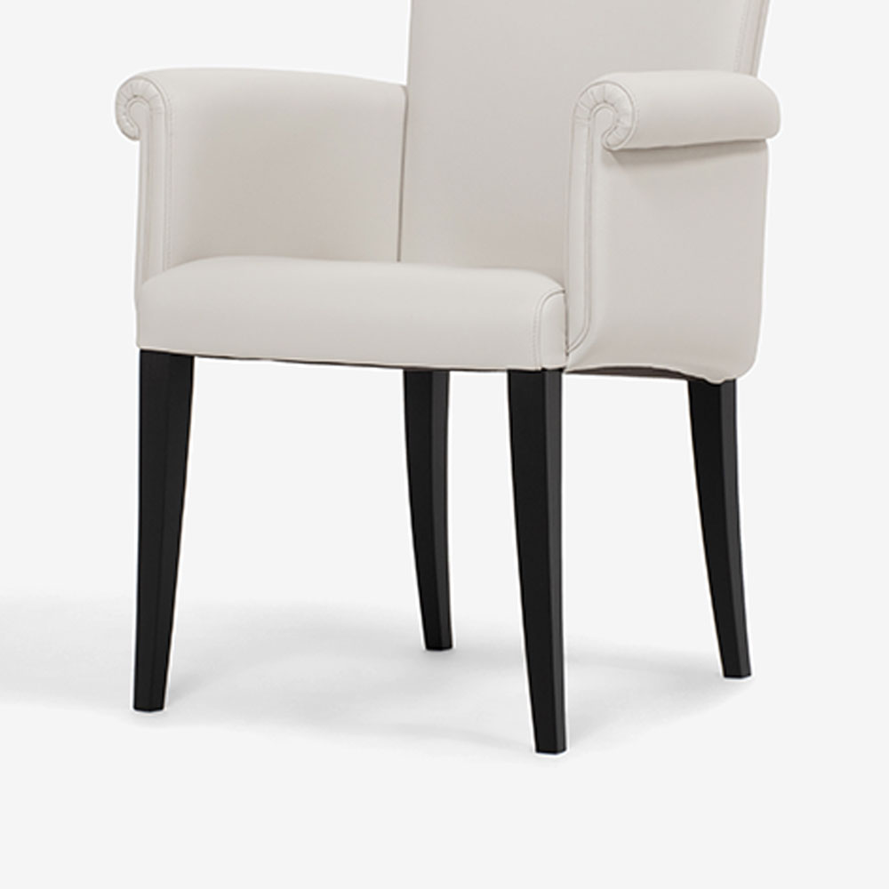 PoltronaFrau（ポルトローナ・フラウ）ダイニングチェア（アーム付