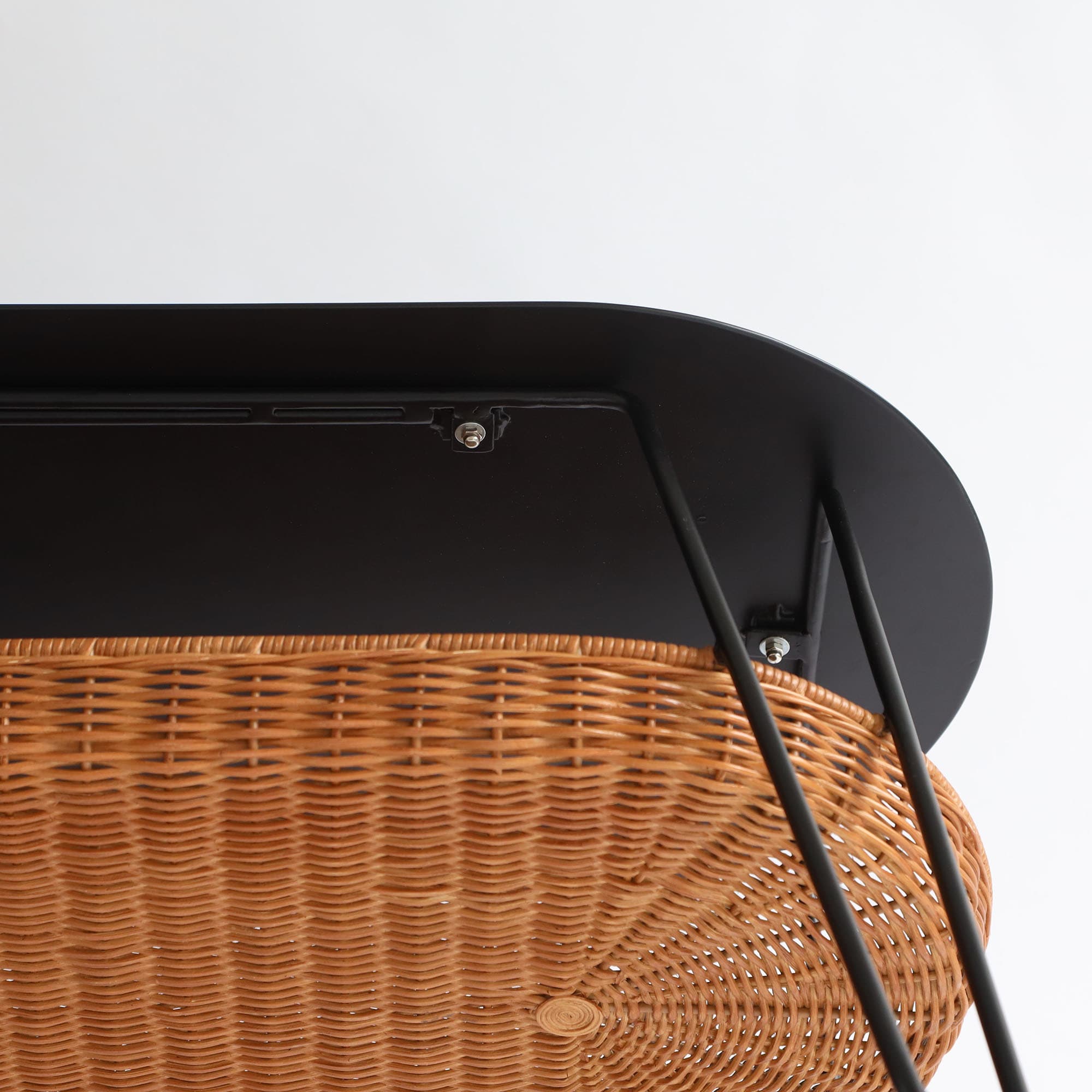 WALLABY LOW TABLE OVAL Black｜ローテーブル｜IDEE SHOP Online