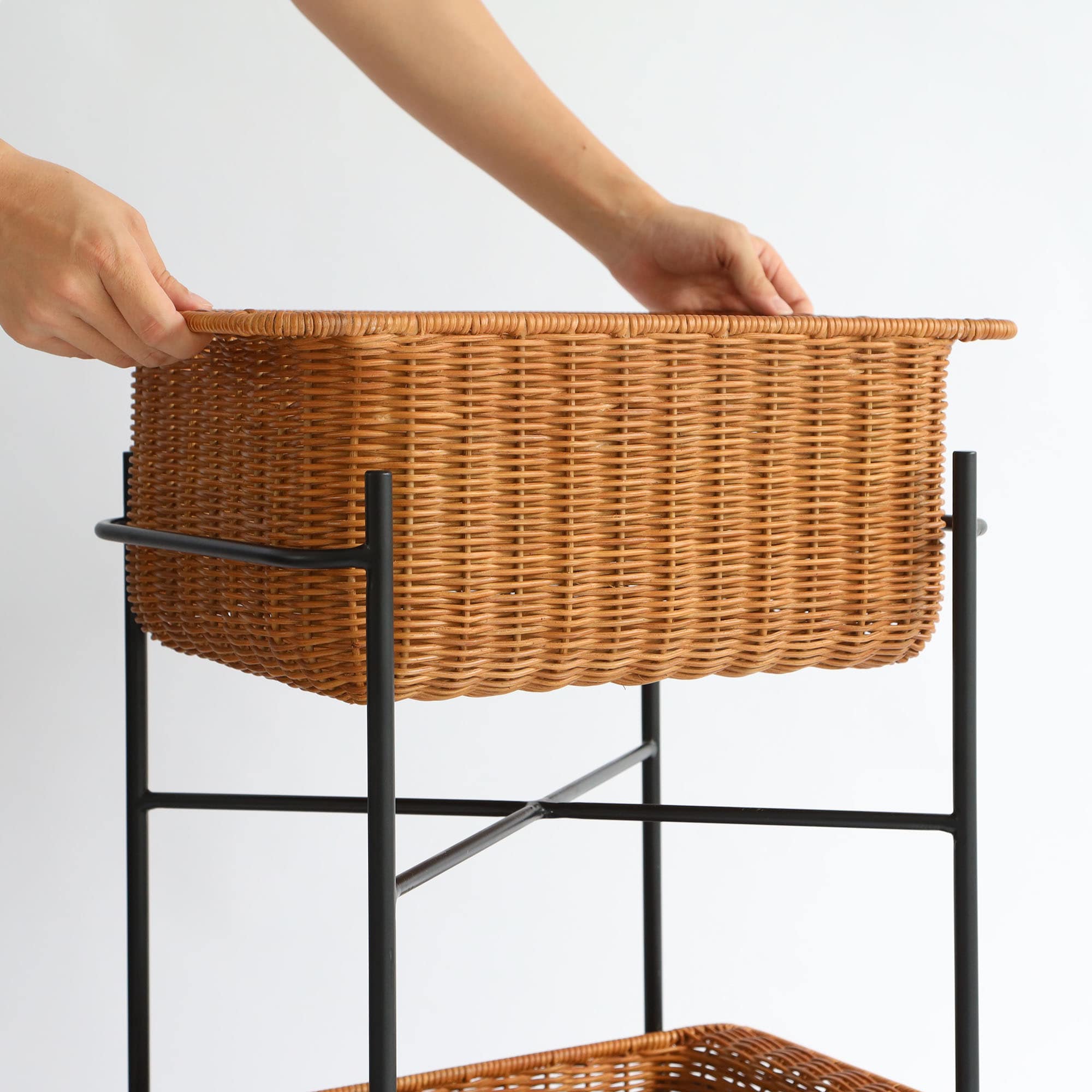 WALLABY BASKET STAND Black｜その他インテリアアクセサリ｜IDEE SHOP