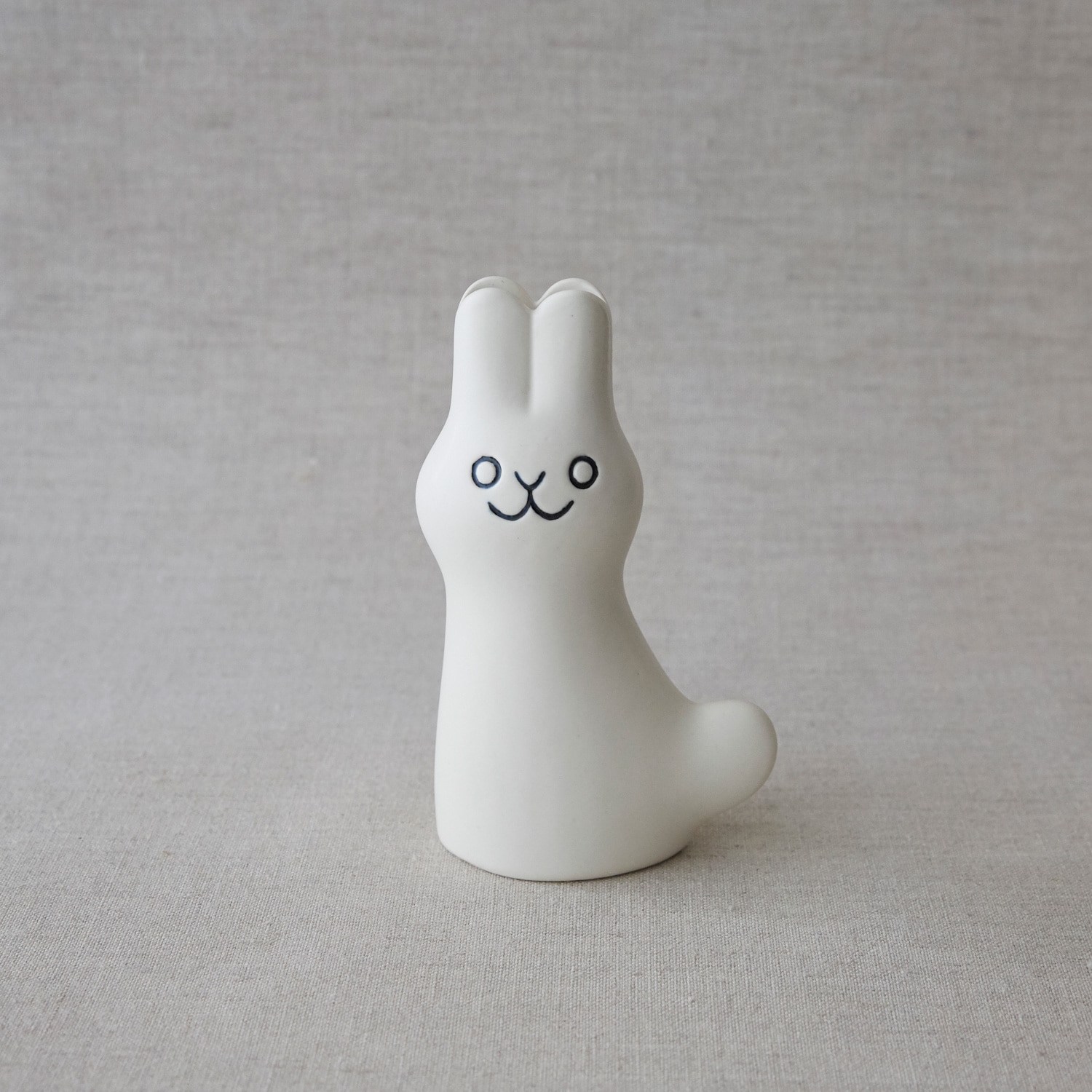 定番品】En Liten Van Rabbit White｜陶芸・ガラス作品｜IDEE SHOP Online