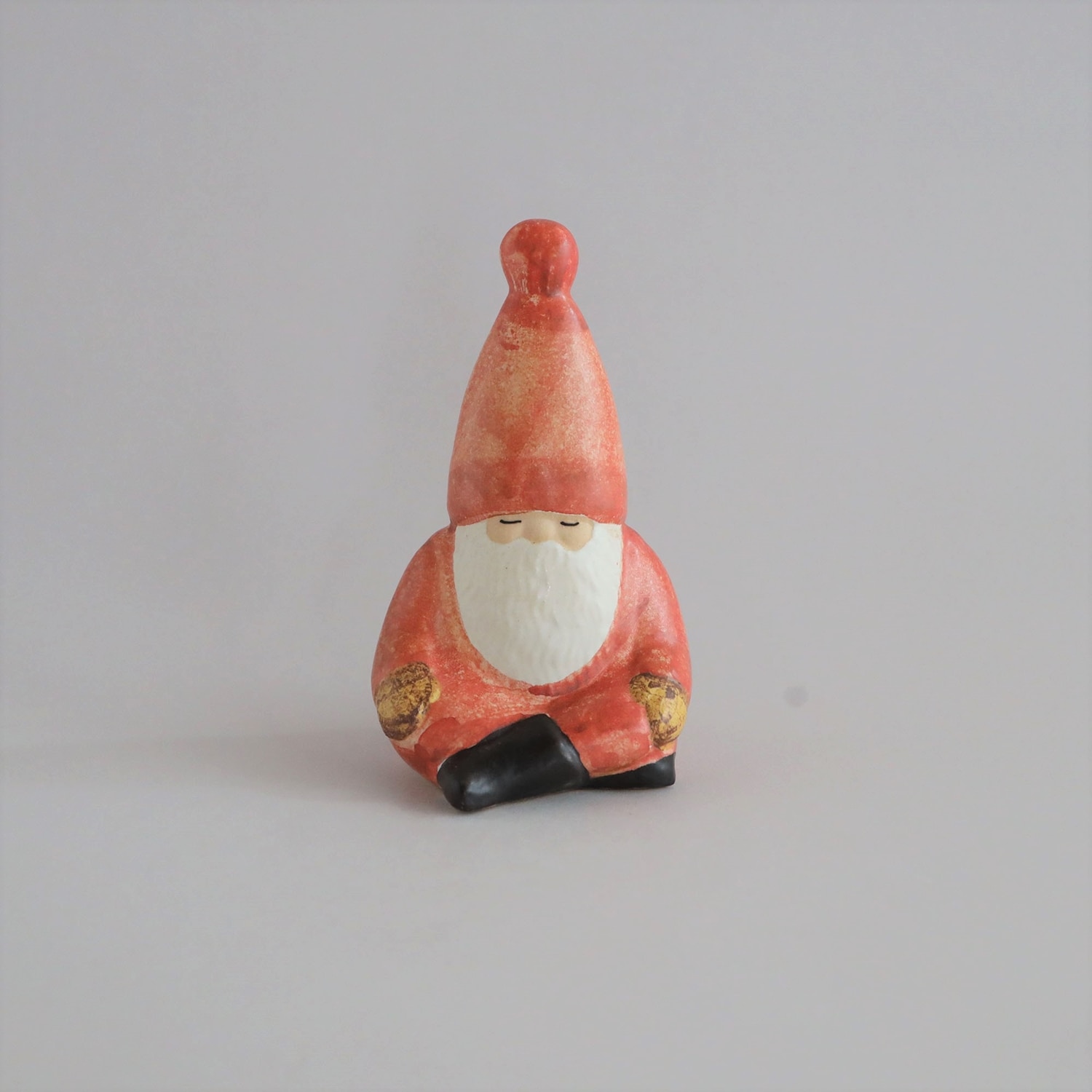 Lisa Larson Yoga Santa Red｜これまでに販売した商品｜IDEE SHOP Online