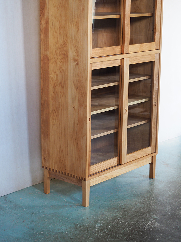 無垢材食器棚 ガラス引き戸｜ikususu FURNITURE｜無垢材家具・オーダー