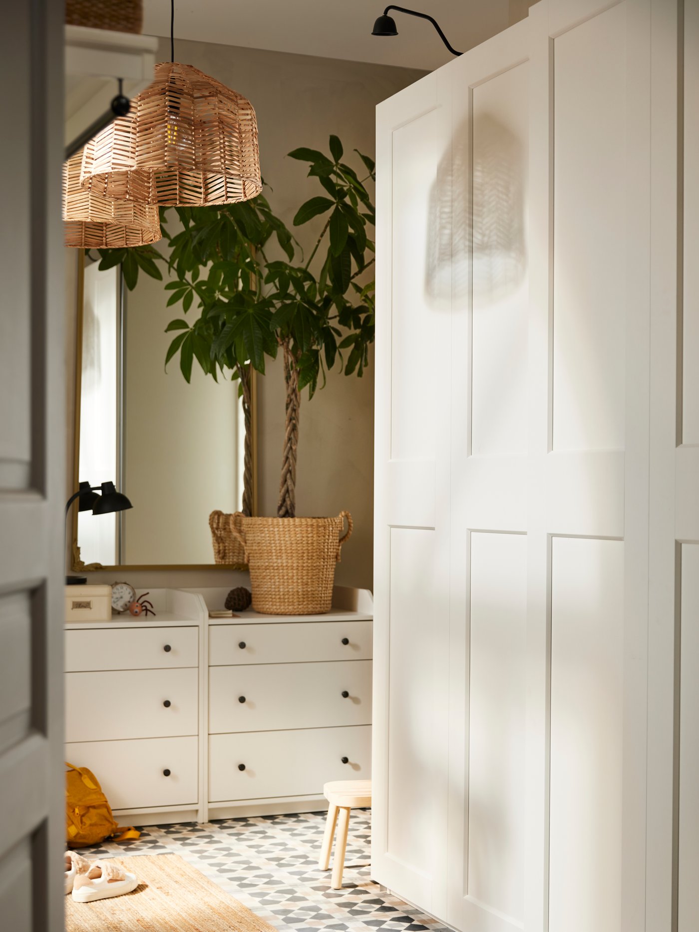 3世代が使うトラディショナルスタイルの玄関｜IKEA【公式】 - IKEA