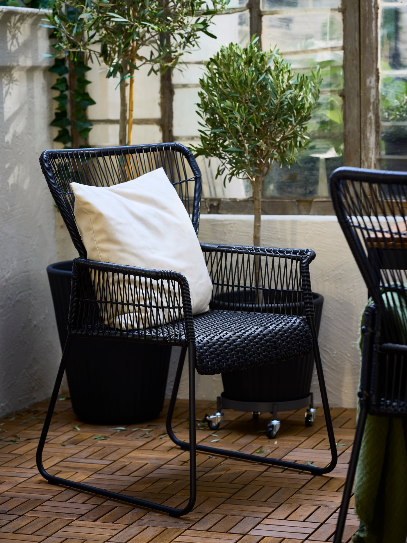 心地よいディナーやパーティーのための屋外デコレーションのアイデア