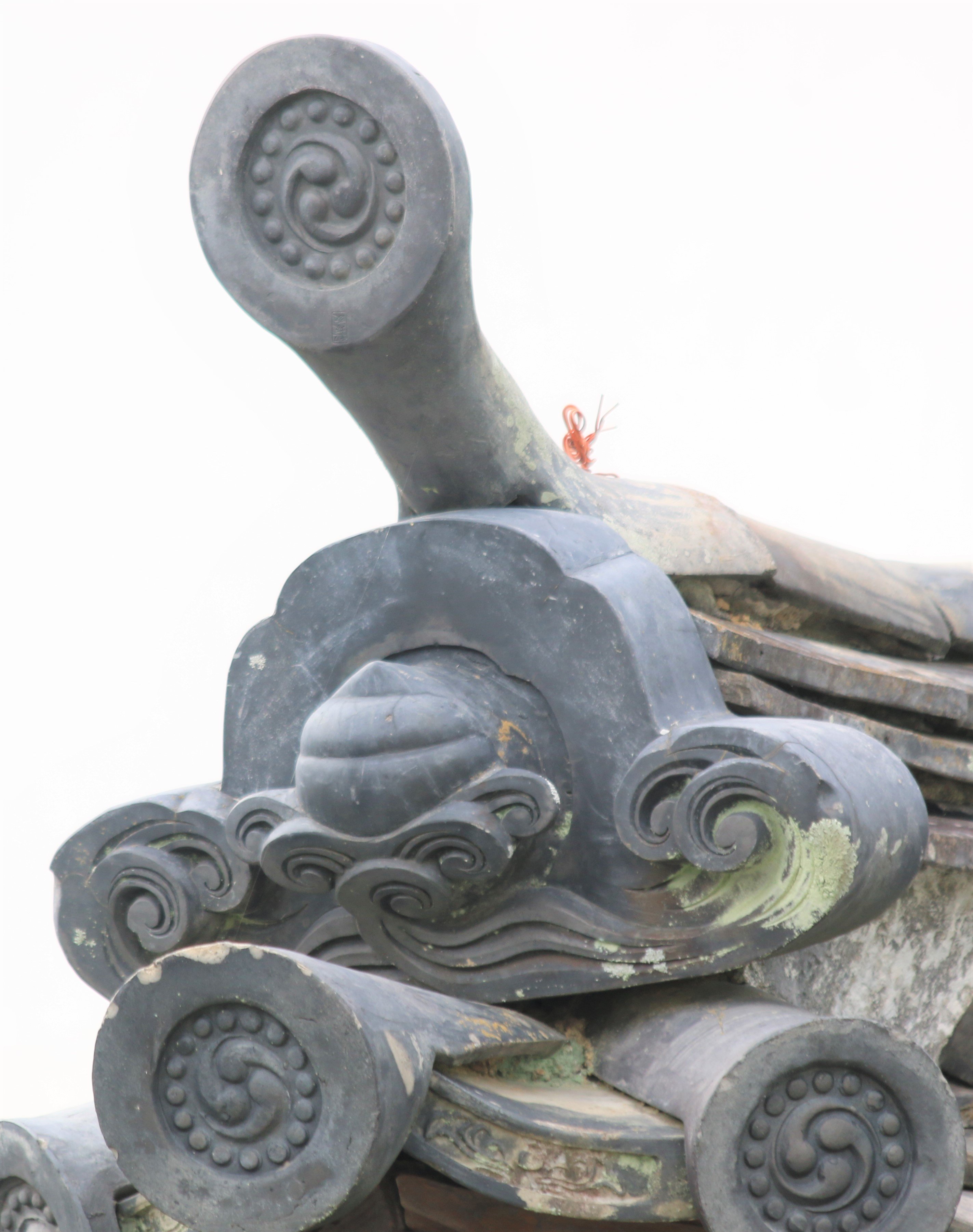 徳島県美馬市「脇町南町重要伝統的建造物群保存地区」の鬼瓦です