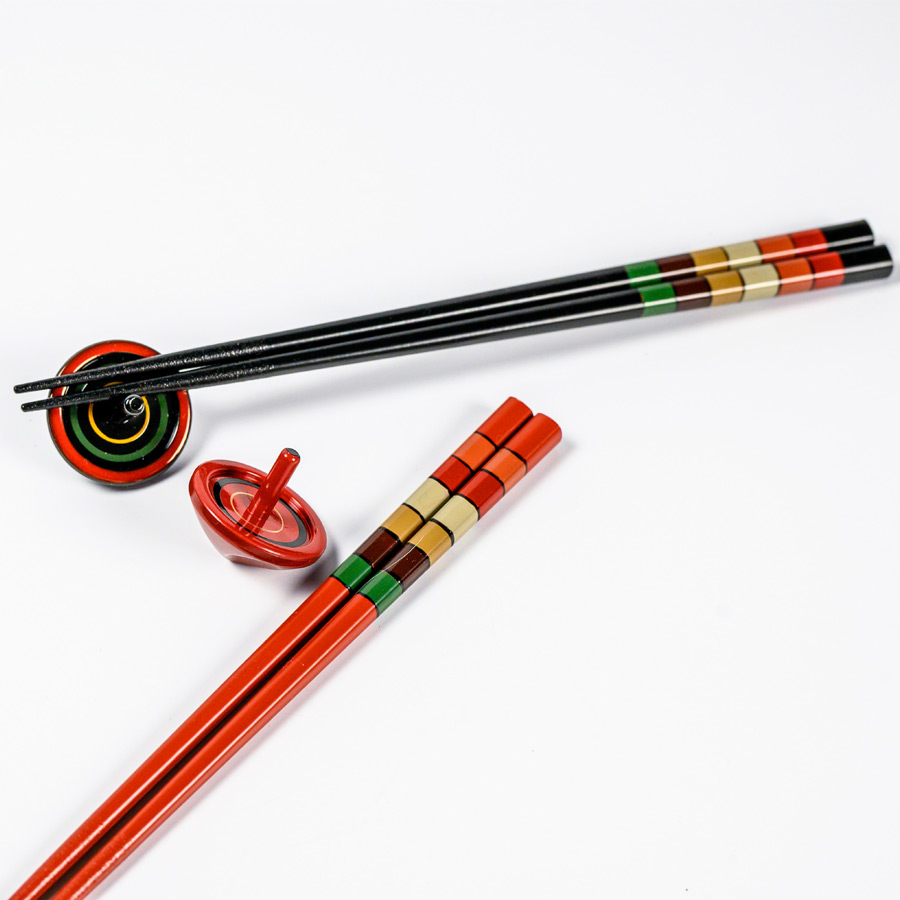 夫婦箸セット 独楽文様 コマ箸置付 赤・黒 FC3-7 漆器の井助