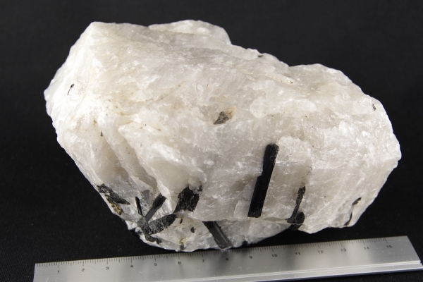 トルマリンインクォーツ原石 1．63kg 天然石販売 名取貴石 天然石