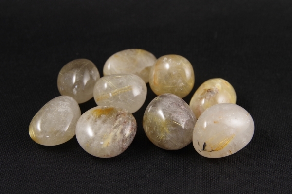 ルビーインゾイサイト原石 76g 天然石販売 名取貴石 天然石・国産