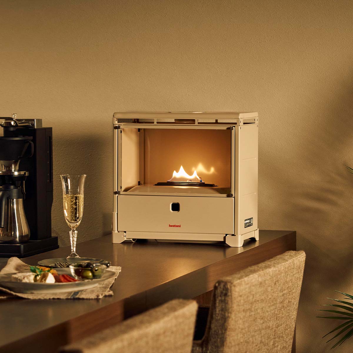 イワタニの公式オンラインショップ｜カセットガス暖炉 MYDANRO