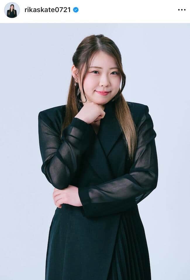 紀平梨花、真っ赤なトップス＆つやつや唇に釘付けショット 「なんて