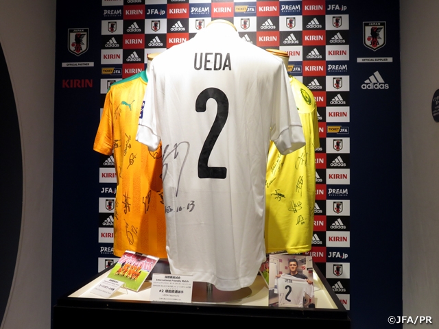 SAMURAI BLUE 10月の国際親善試合のサイン入りユニフォームを展示｜JFA