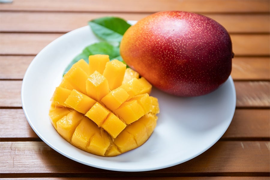 岡宗農園 贈答用 マンゴー 2L（350g～450g）×2玉: とさのさとアグリ