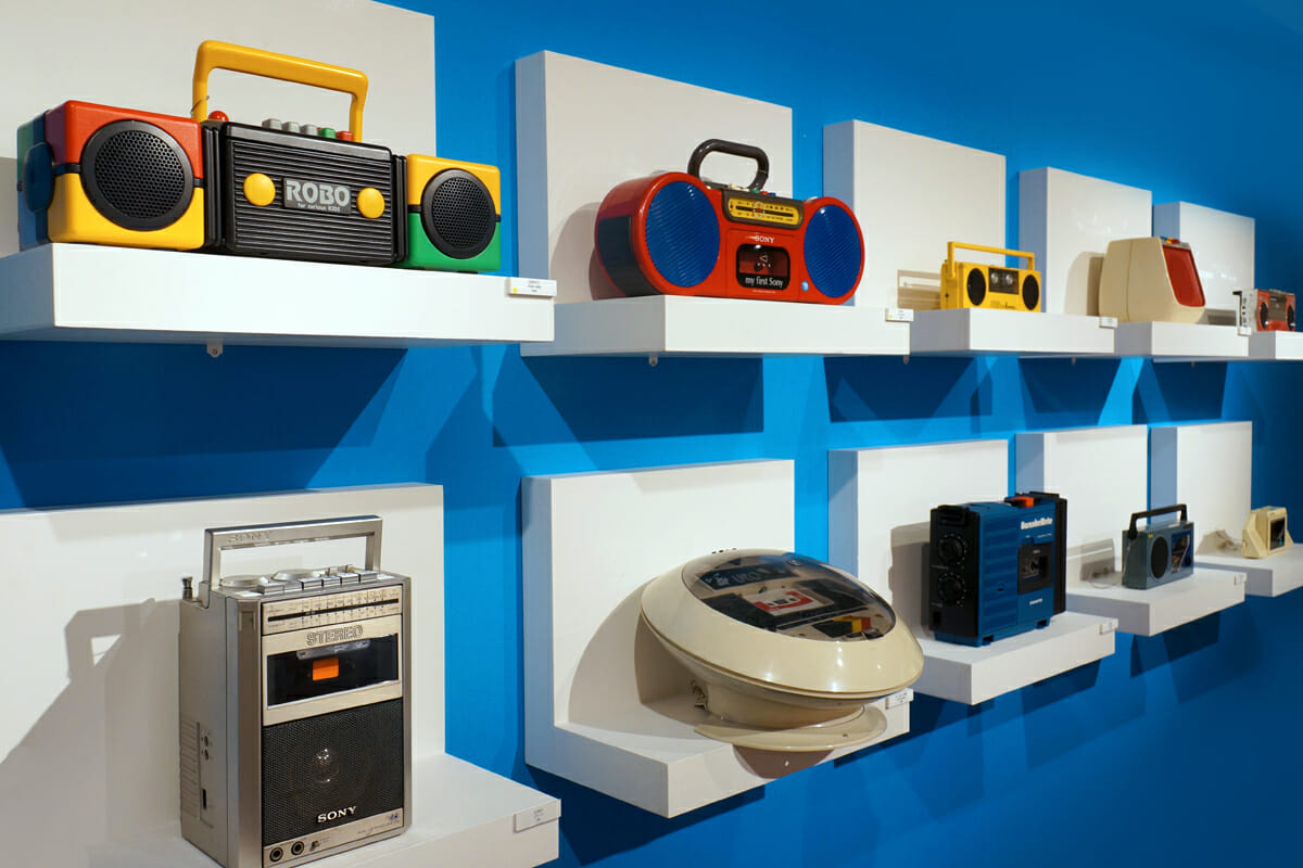 モノとしての魅力を再発見！「大ラジカセ展」。100点を超えるラジカセ
