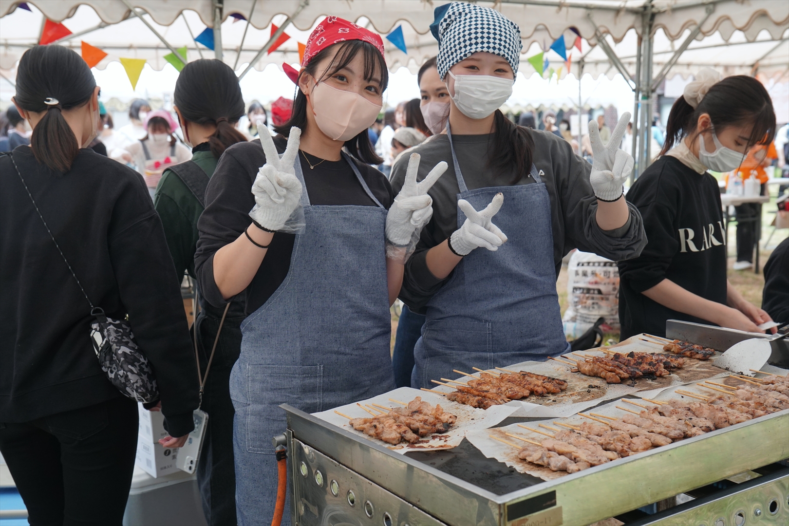 文化祭の焼鳥「武庫女×JGROUPコラボ」 | ジャパンフードサービス