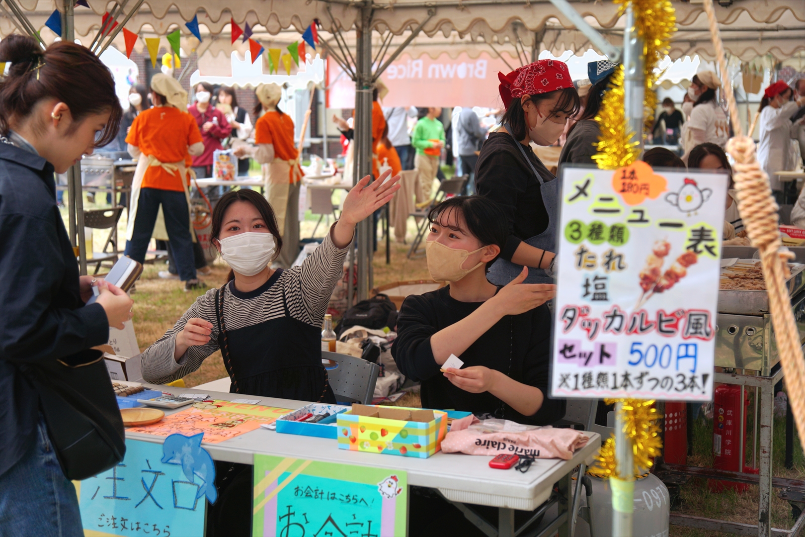 文化祭の焼鳥「武庫女×JGROUPコラボ」 | ジャパンフードサービス