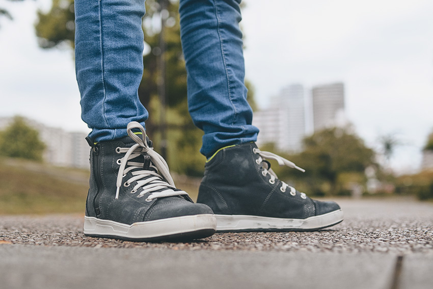 ガエルネ「ボヤージャー」は街でも履けるカジュアルなバイク用ブーツ