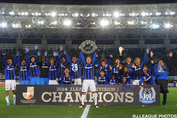 公式】最大14ポイント差を逆転。驚異のⅤ字回復を見せたG大阪が昇格