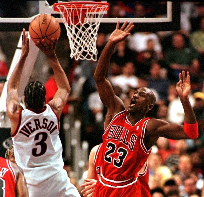 ◇シカゴ・ブルズなど「23」マイケル・ジョーダン 米バ…：永久欠番