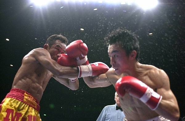 ◎WBCバンタム級2度目の挑戦 6回、…：スピードキング 西岡利晃 写真