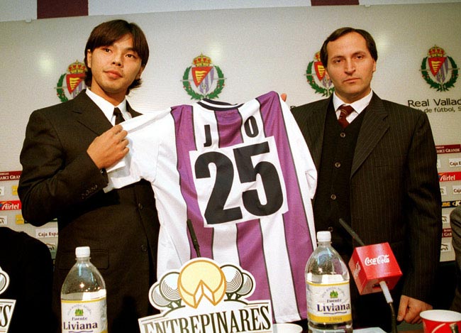 城彰二 バリャドリード 背番号25 城彰二 2000年、Jリ…：サッカー