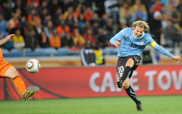 ディエゴ・フォルラン（ウルグアイ） 2…：サッカーW杯 歴代得点王