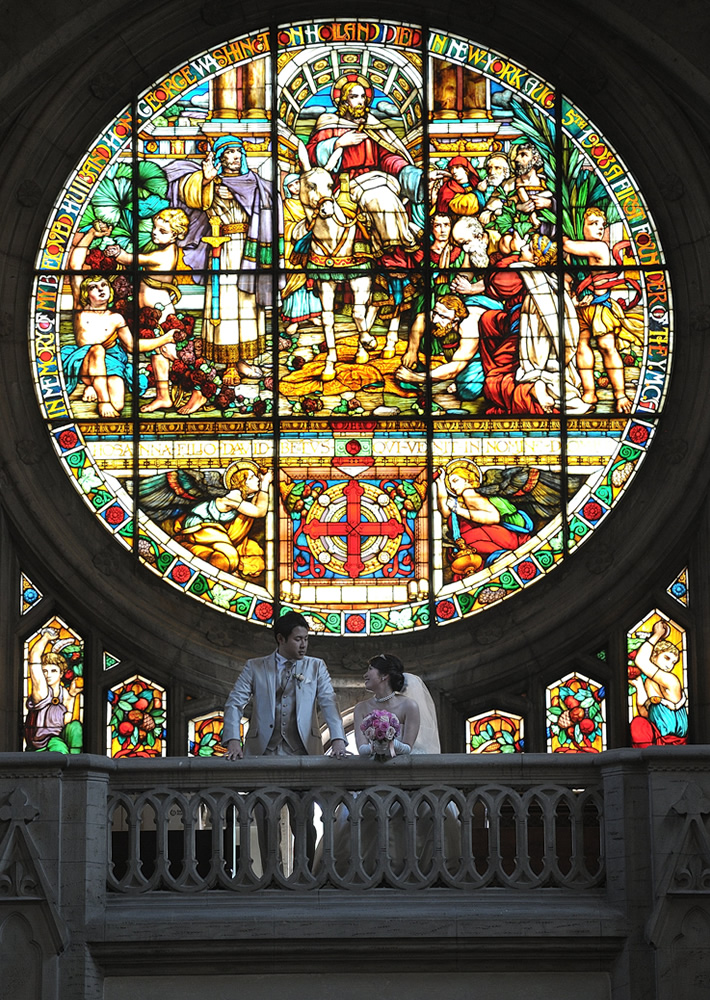 美しいステンドグラスの光の中で感動挙式｜イタリア結婚式の口コミ