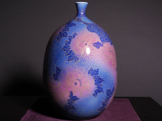 有田焼】飾り花瓶 染錦金彩孔雀牡丹図 - JTOPIA