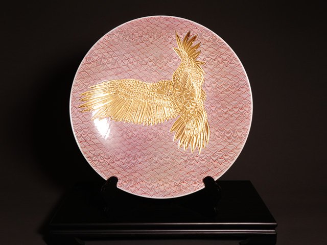 有田焼】飾り絵皿（大）染錦金彩鷹図 - JTOPIA