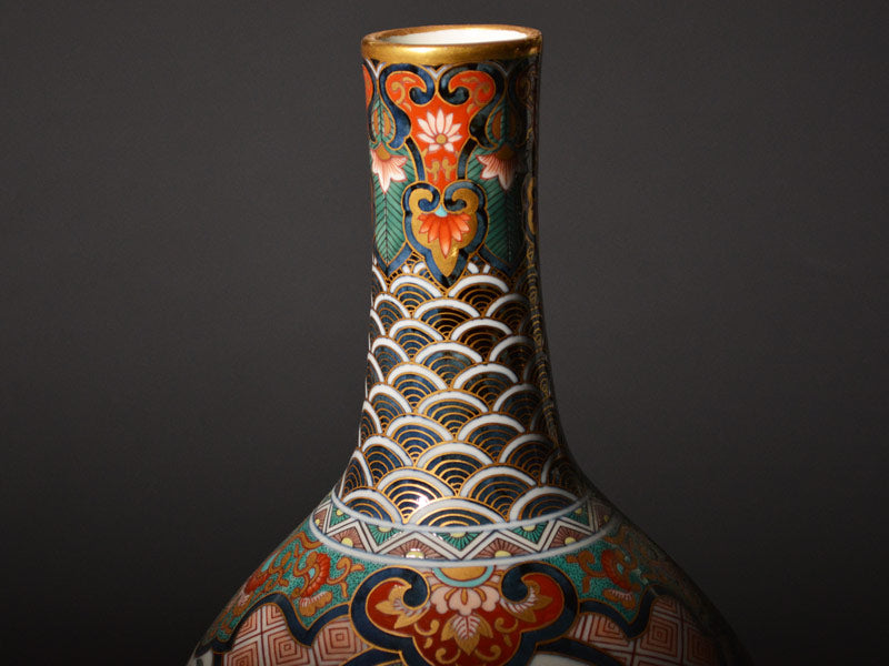 献上手古伊万里焼】花瓶 染錦本金吉祥松竹梅地紋鷲図