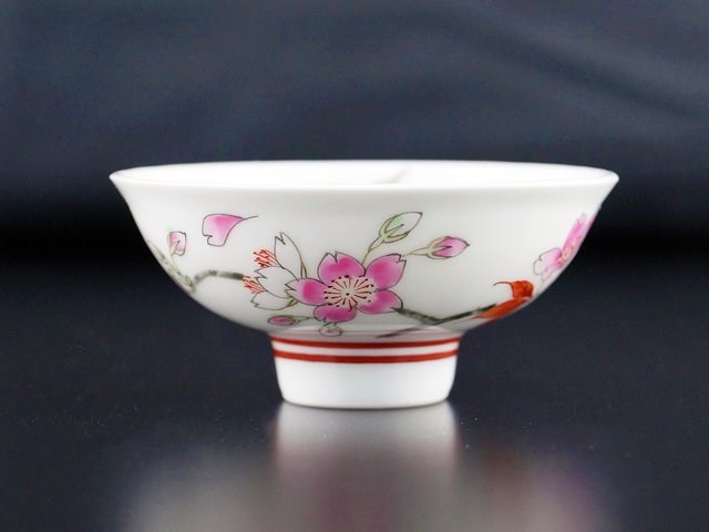 天皇陛下献上窯元作 有田焼ぐい呑み盃 色絵桜図 - JTOPIA