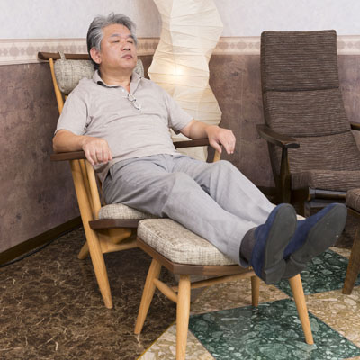 日進木工 新作・Sofセミアームチェアと座り比べ Sof SWC-833 / WHITE