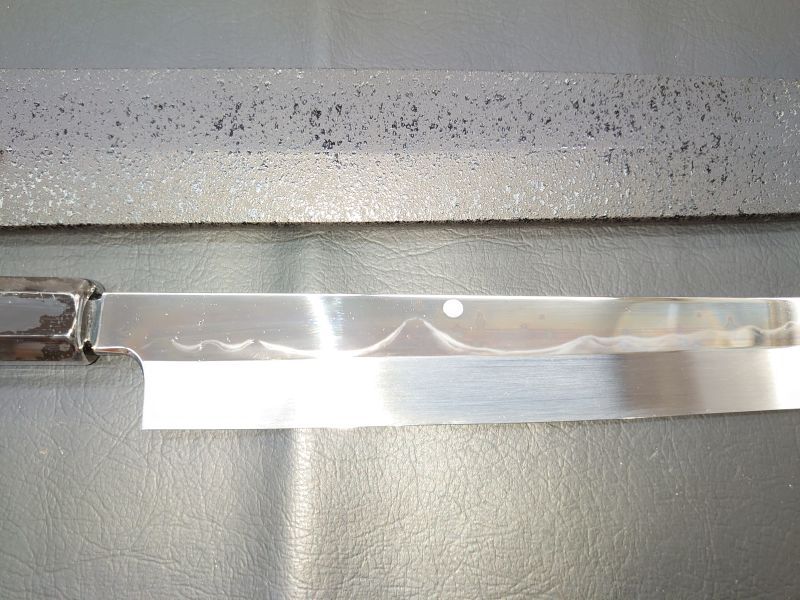 富嶽 剣型柳刃 本焼き鏡面包丁 塗り鞘付き 富士山の波紋がたまらない