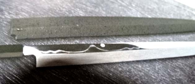 富嶽 剣型柳刃 本焼き鏡面包丁 塗り鞘付き 富士山の波紋がたまらない