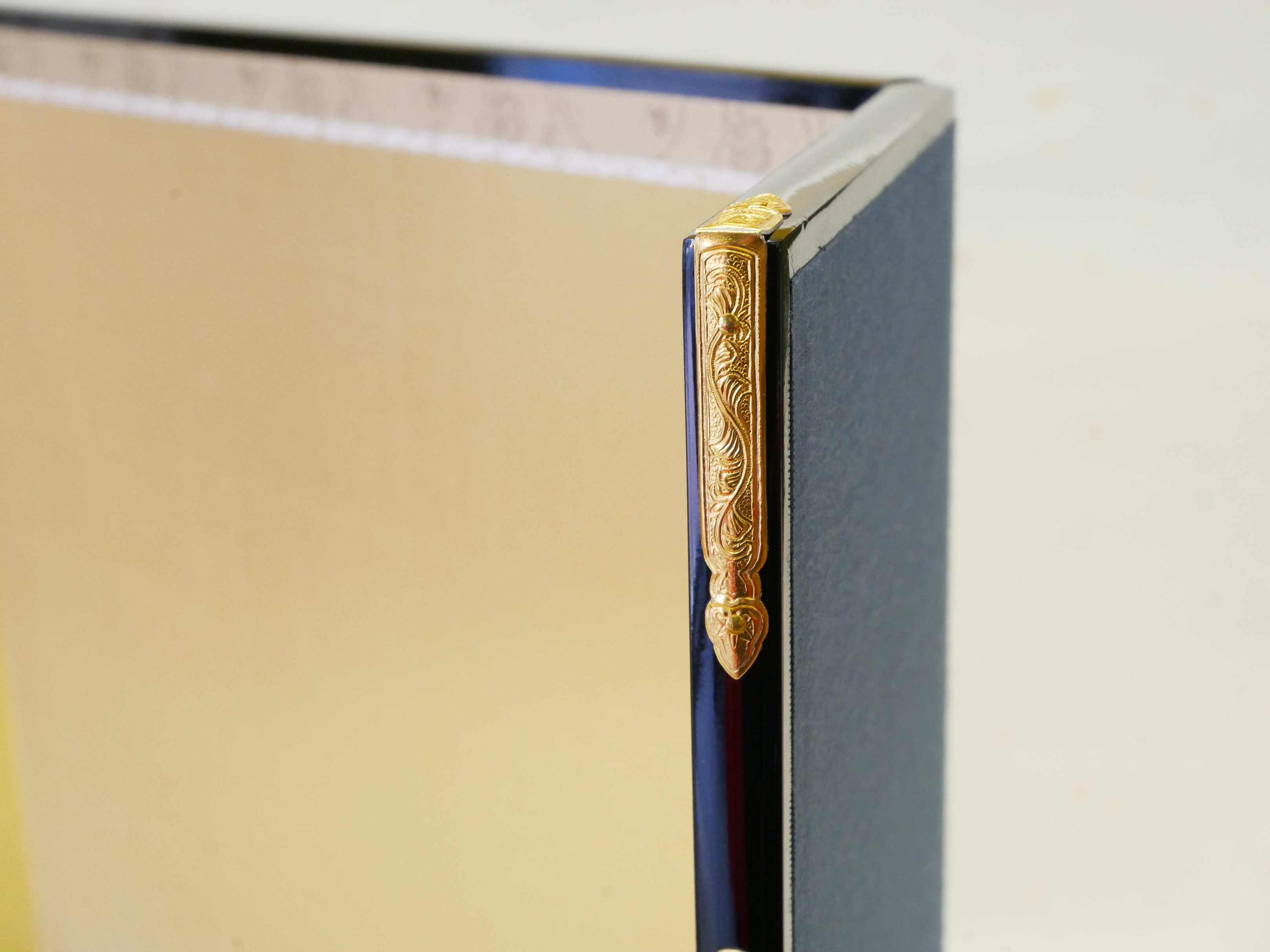 和泉の御蔵 / 13号三曲屏風「新裏箔」