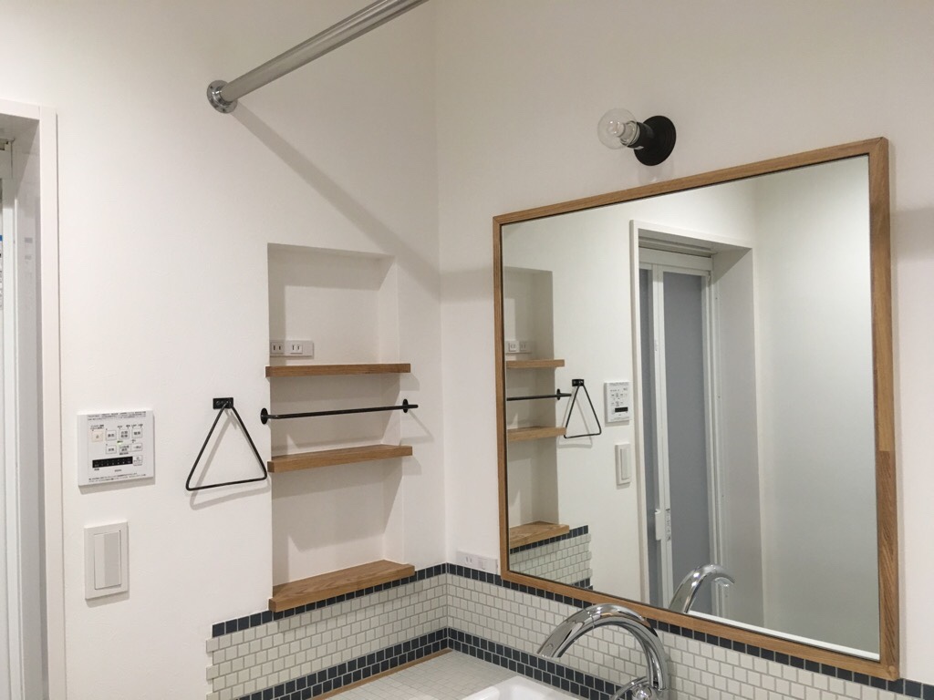 タイルを天板、壁に立ち上げましたニッタイ ケンジントン | 城野 俊樹