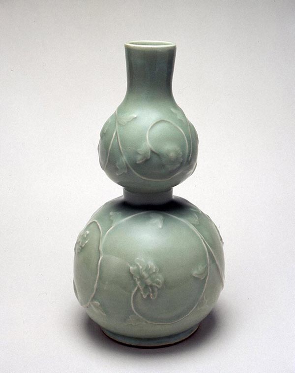 青磁貼花牡丹唐草文瓢形瓶｜今後展示予定の日本・東洋のやきもの