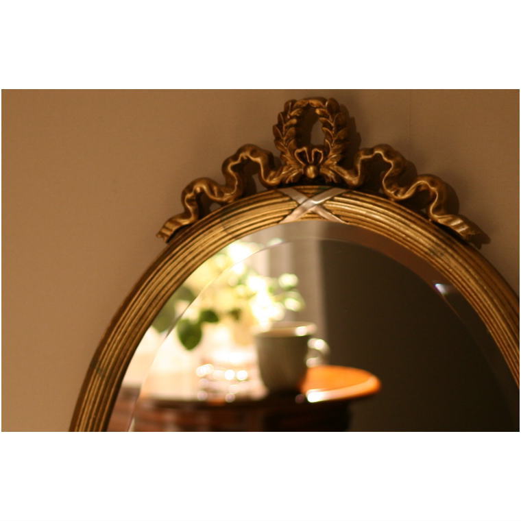 アンティークゴールド仕上げのイタリア製姫系楕円形ウォールミラー