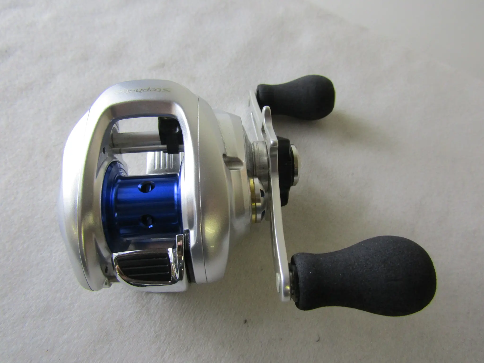 ステファーノ200XG（右） - 29,700円 : 海釣り、船釣り専門店の沖三昧