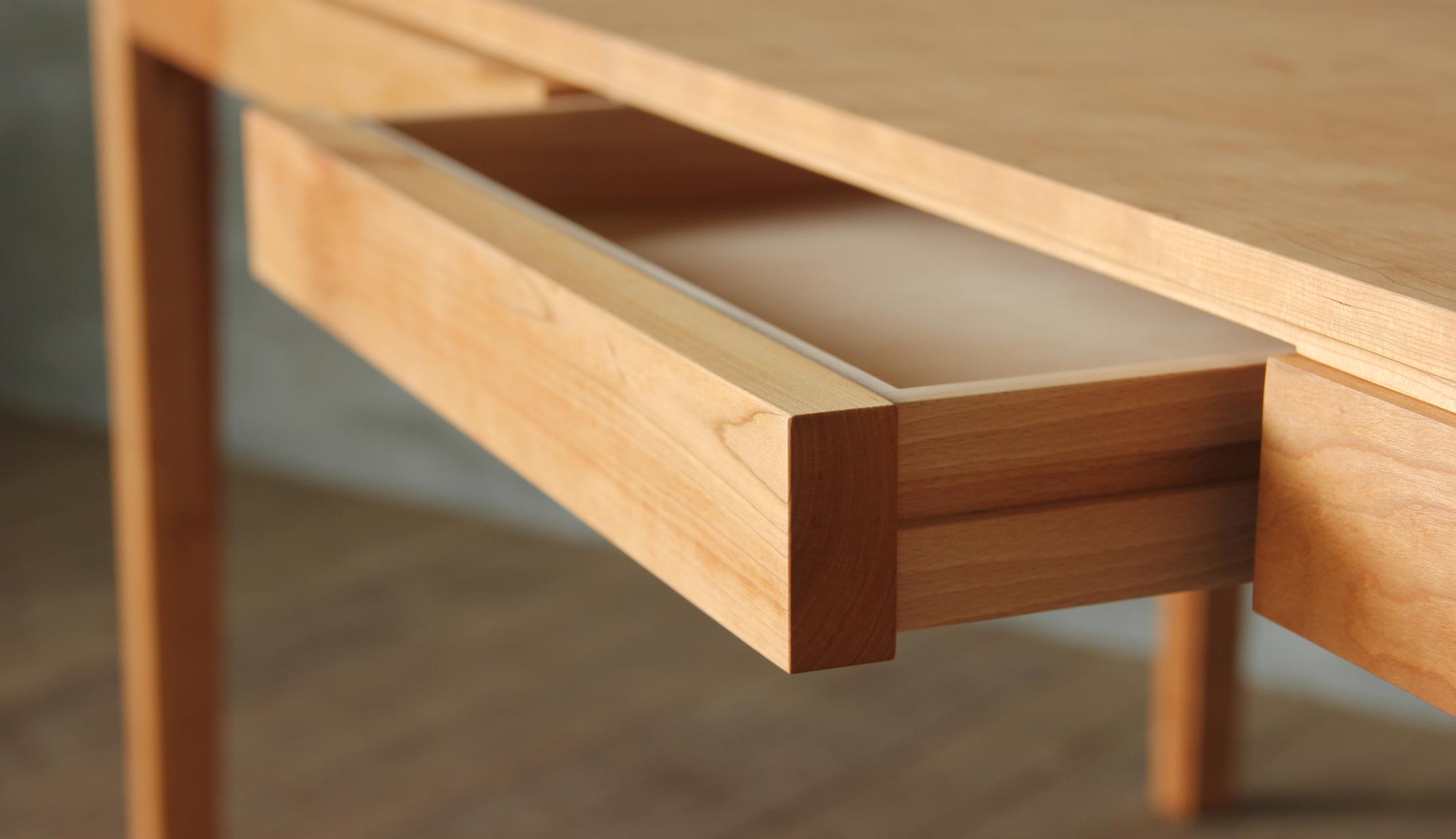 引出しの有無を選べるセミオーダー木製テーブル｜SOLID大阪