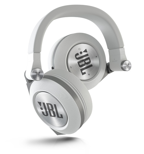 JBLのヘッドホン、SYNCHROS E50BTのご紹介です。