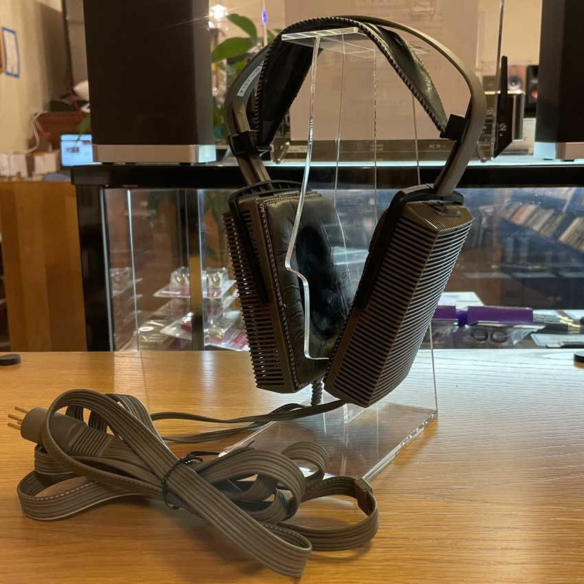 中古品】STAX/ヘッドホン+ヘッドホンアンプ/SR-303+SRM-323Aのご紹介です。